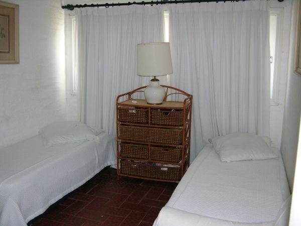 Importante casa en alquiler sobre el Arroyo de La Barra.