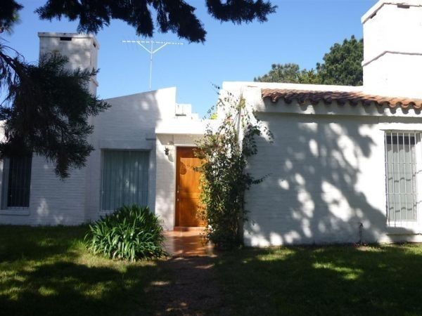 Encantadora casa en alquiler  bien ubicada en La Barra.