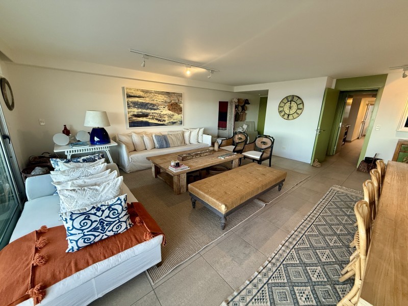 Amplio departamento en alquiler y venta frente a Montoya