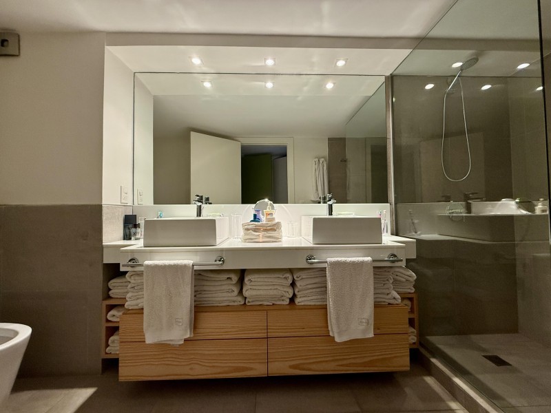 Amplio departamento en alquiler y venta frente a Montoya