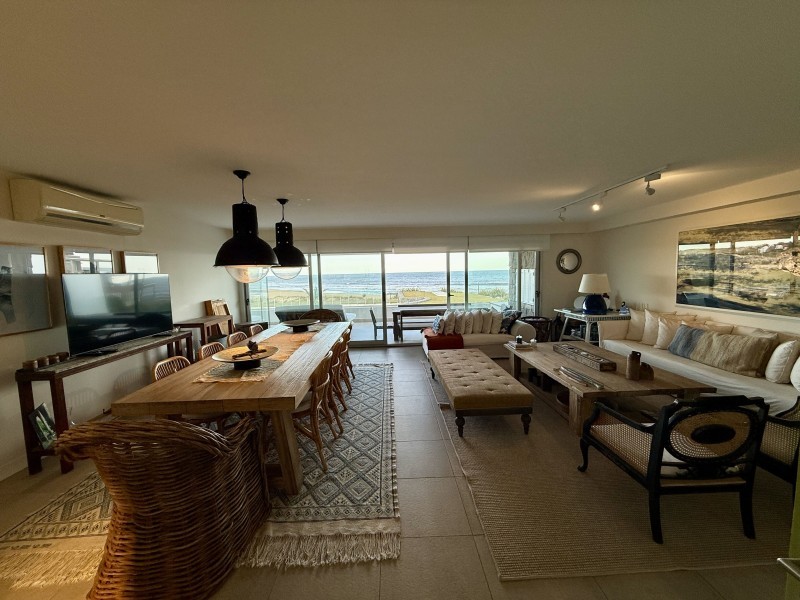 Amplio departamento en alquiler y venta frente a Montoya