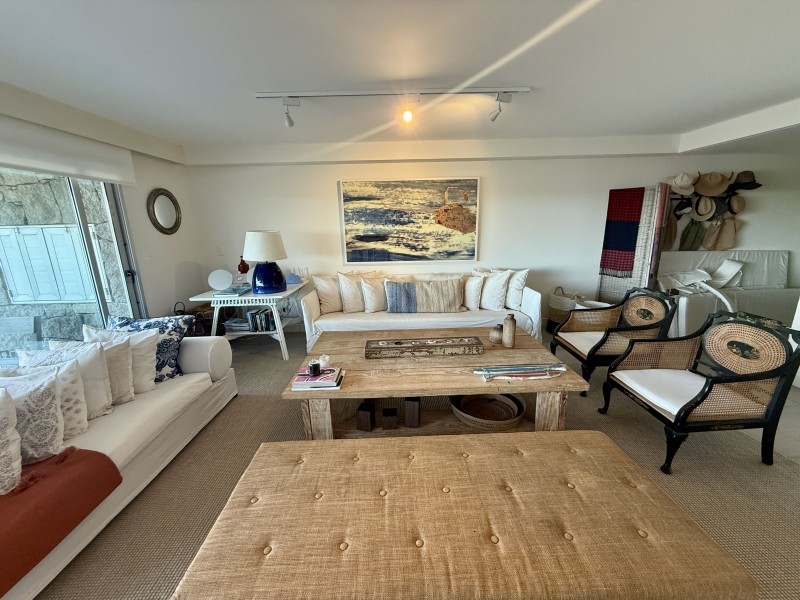 Amplio departamento en alquiler y venta frente a Montoya