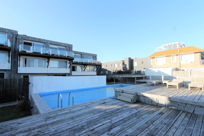 Moderno departamento en alquiler y venta en Montoya, La Barra a pasitos del mar.