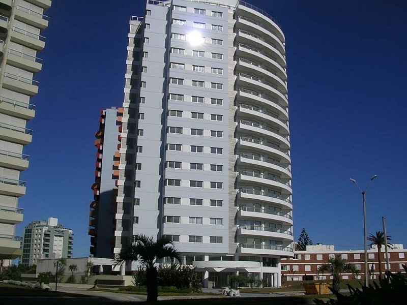 Magnifico Pent House en alquiler con vistas a la Playa Brava y entorno.