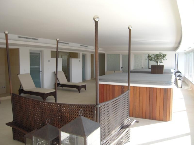 Piso alto de 2 suites a 50 mts de Playa Mansa 