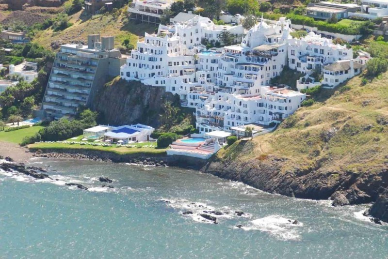 Exclusiva planta baja frente al mar con excelente vista