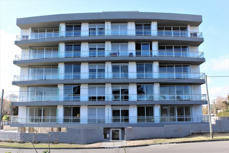 Departamento en venta con renta en Punta del este