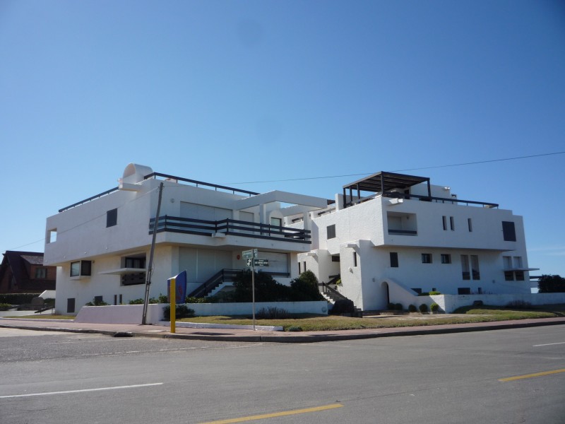 Departamento en alquiler y venta con la ubicación más austral de Punta del Este.