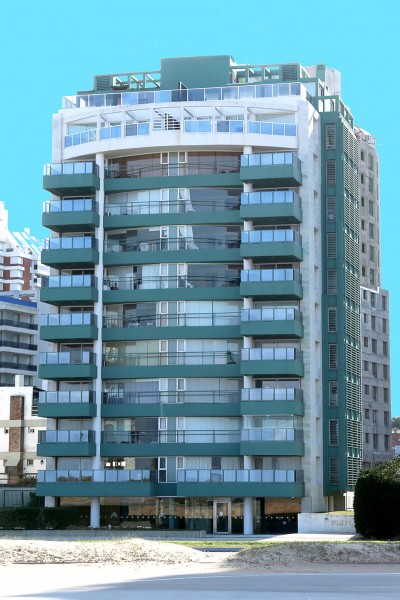 Excepcional Penthouse frente a Playa Brava en venta 