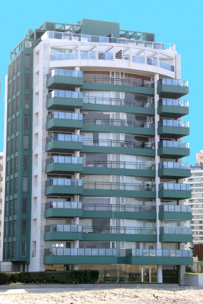 Excepcional Penthouse frente a Playa Brava en venta 
