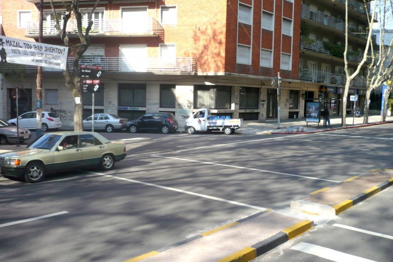 OPORTUNIDAD - Monoambiente semi amueblado en Avenida Brasil $17500 